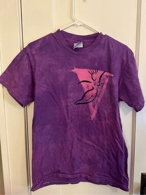 Vintage tie dye shirt w/ abstract woman size M ** read description
